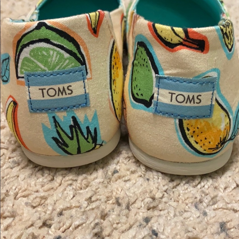 Toms - Picture 3 of 4